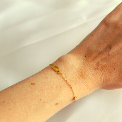 Bracelet de la box bijoux ChoosEmi en acier inoxydable pour annonce de grossesse