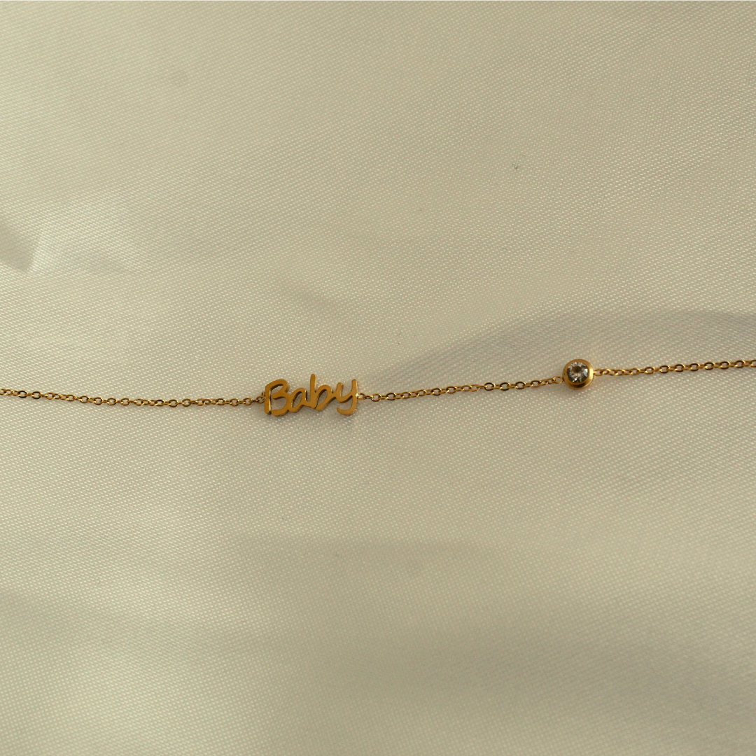 Bracelet de la box bijoux ChoosEmi en acier inoxydable pour annonce de grossesse